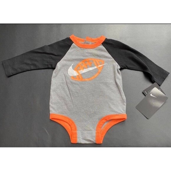 NWT Nike Jogger & Football One-piece Set Baby Boys Size 6M - Picture 2 of 3